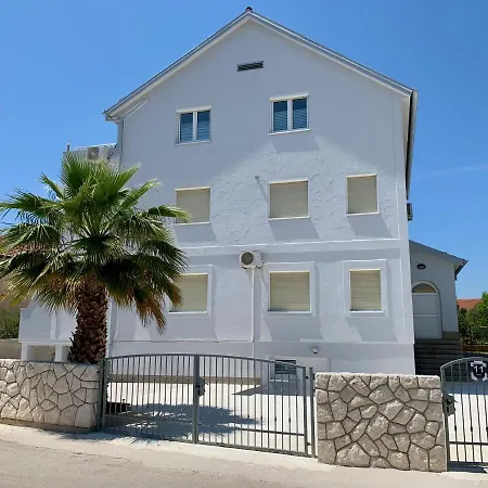 Apartment Janko Pakostane